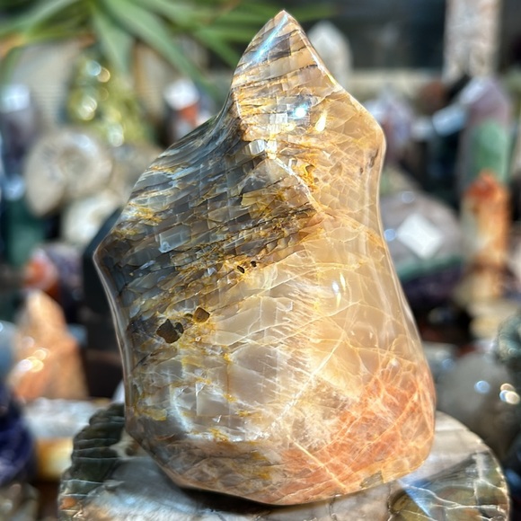 🎄SALE🎄Peach Moonstone Crystal Flame Carving With Flash! - Picture 3 of 12